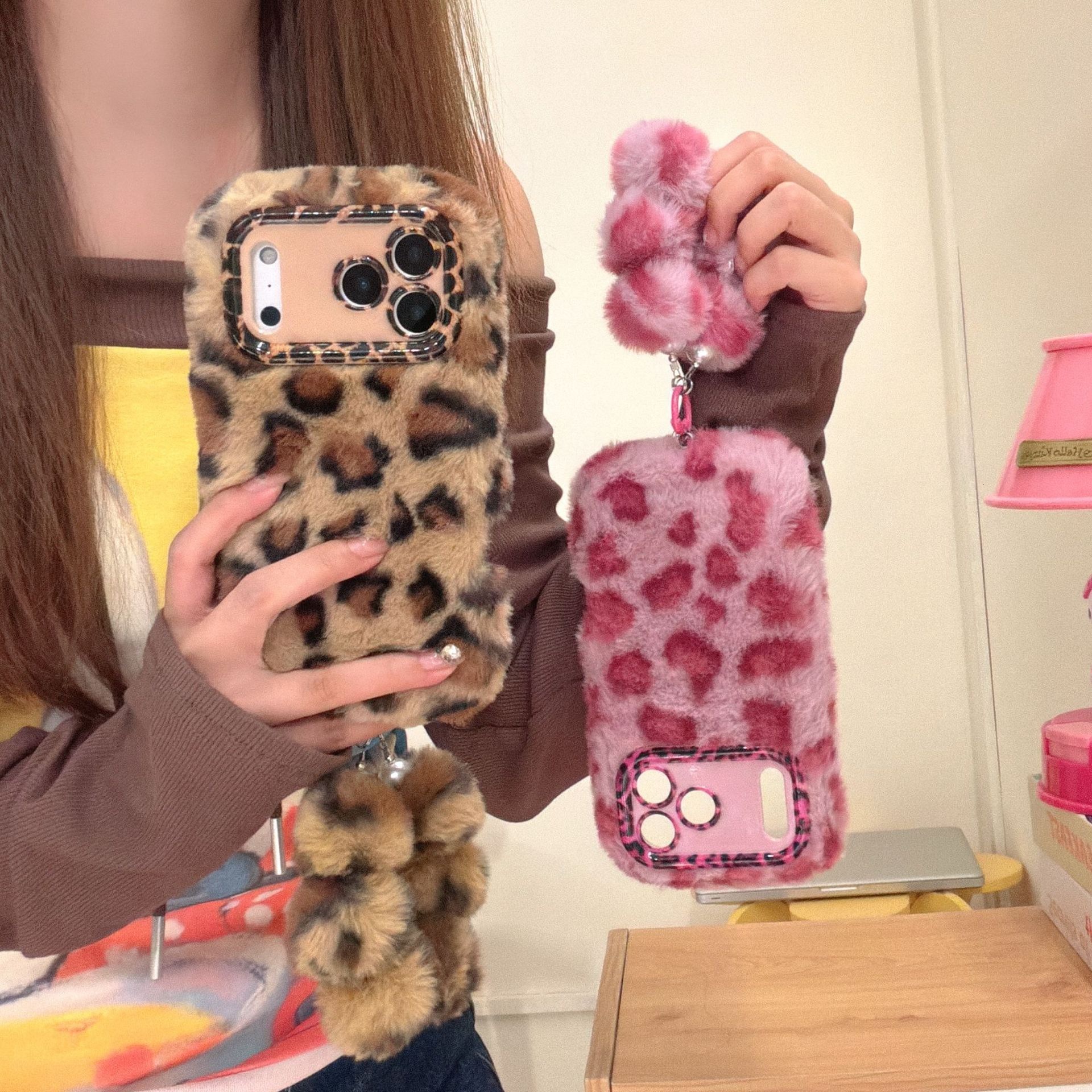 Suitable for iPhone 17 Autumn Winter Plush Leopard Print Phone Case 16 Pro Max Apple 15P with Hand Strap and Lens Stand