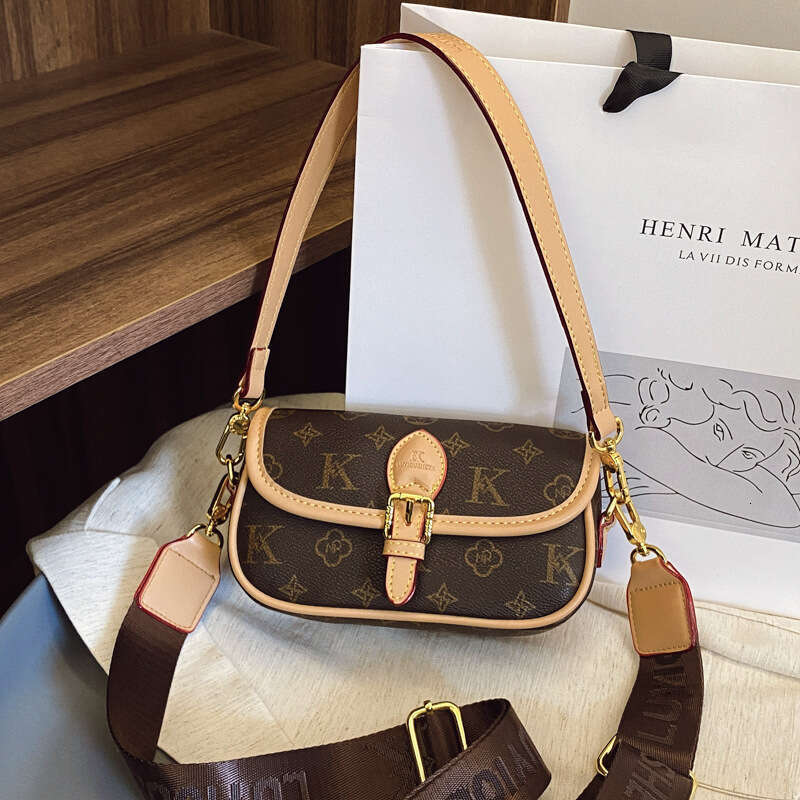 2026 New Designer Crossbody Bag Retro Underarm Fashion Handbag Small Square Shoulder Crossbody Bag with Wide Strap