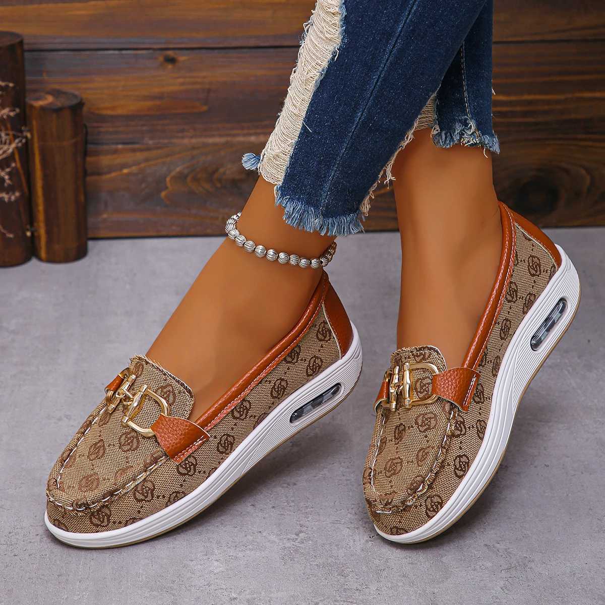 Autumn Women Trend Retro Flat Shoes Women Fashionable Round Toe Metal Decoration Casual Shoes Zapatos De Mujer