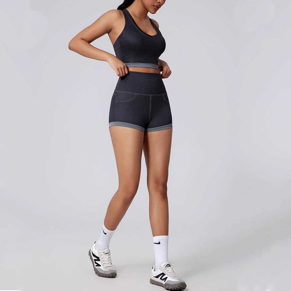 2 Pieces Sportswear Woman Gym Set Sport Vest Shorts Outfit Yoga Women Clothes Outdoors Running Fitness Activewear Sports Suitt251219