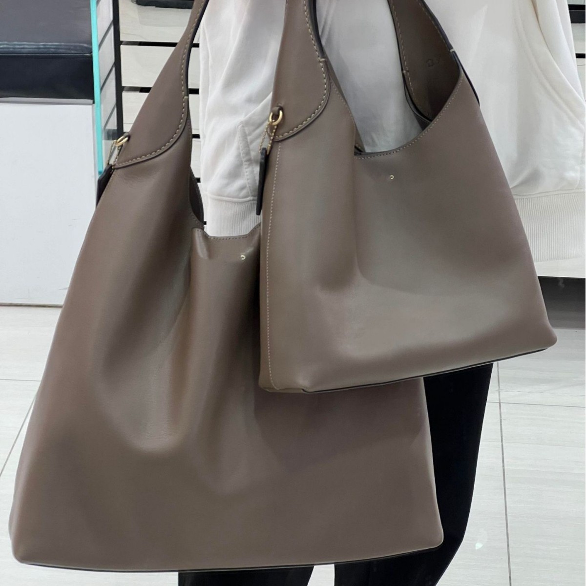 Luxury designer bag Brooklyn large capacity hobo underarm bag retro shoulder portable tote bag 01