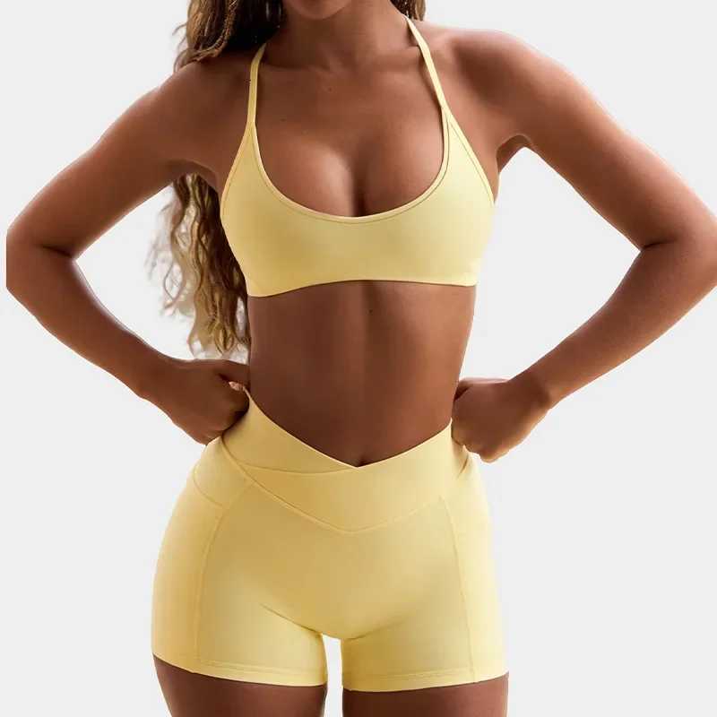 New Womens Yoga Set High Elasticity Halter Sports Bra Beautiful Back Bra Cross Waist Fitness Shorts Yoga Outfit Sports Sett251219