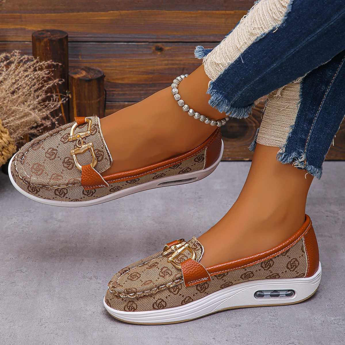 Autumn Women Trend Retro Flat Shoes Women Fashionable Round Toe Metal Decoration Casual Shoes Zapatos De Mujer