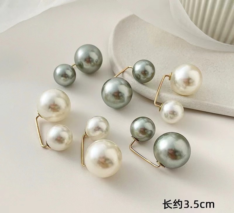 Skirt Waist Cincher Anti-Exposure Pin Buckle Fixing Clothes Pants Waist Reducer Large Waistline Reducer Pearl Brooch