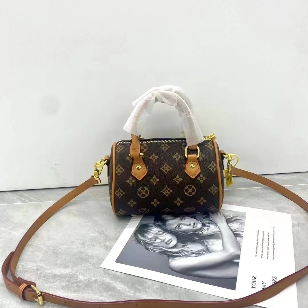 Free Shipping Fashion Bags Totes Light luxury Pillow bags are popular this year mini small bags are slung diagonally