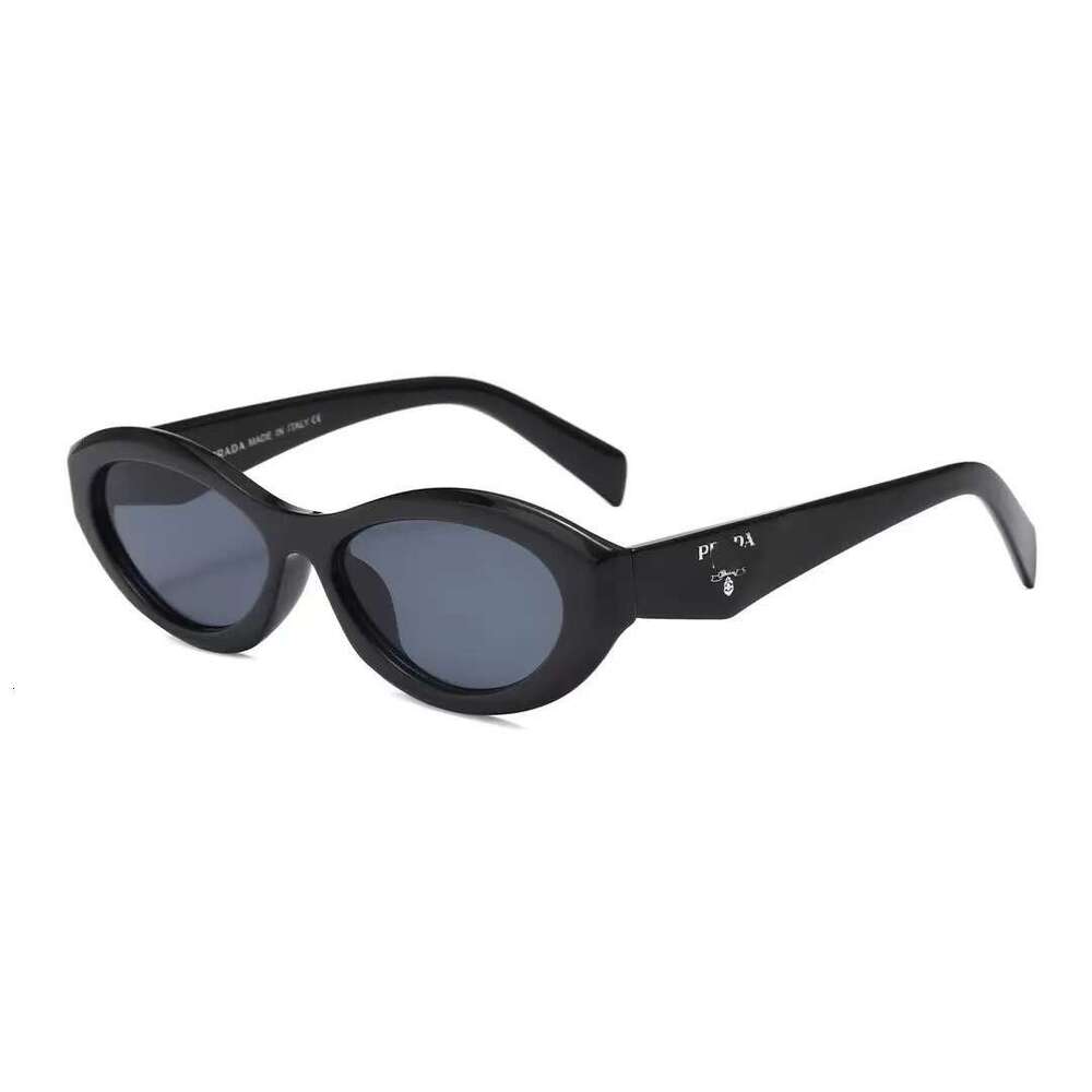 Retro Avant-Garde Sunglasses - Women's Stylish Oval Black Fashion UV Shades