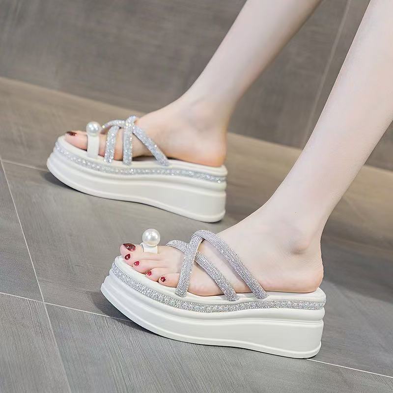 2025 New Summer Thick-Soled Outdoor Slippers For Women With Rhinestone Cross New Straps Platform Fairy Style Beach Sandals