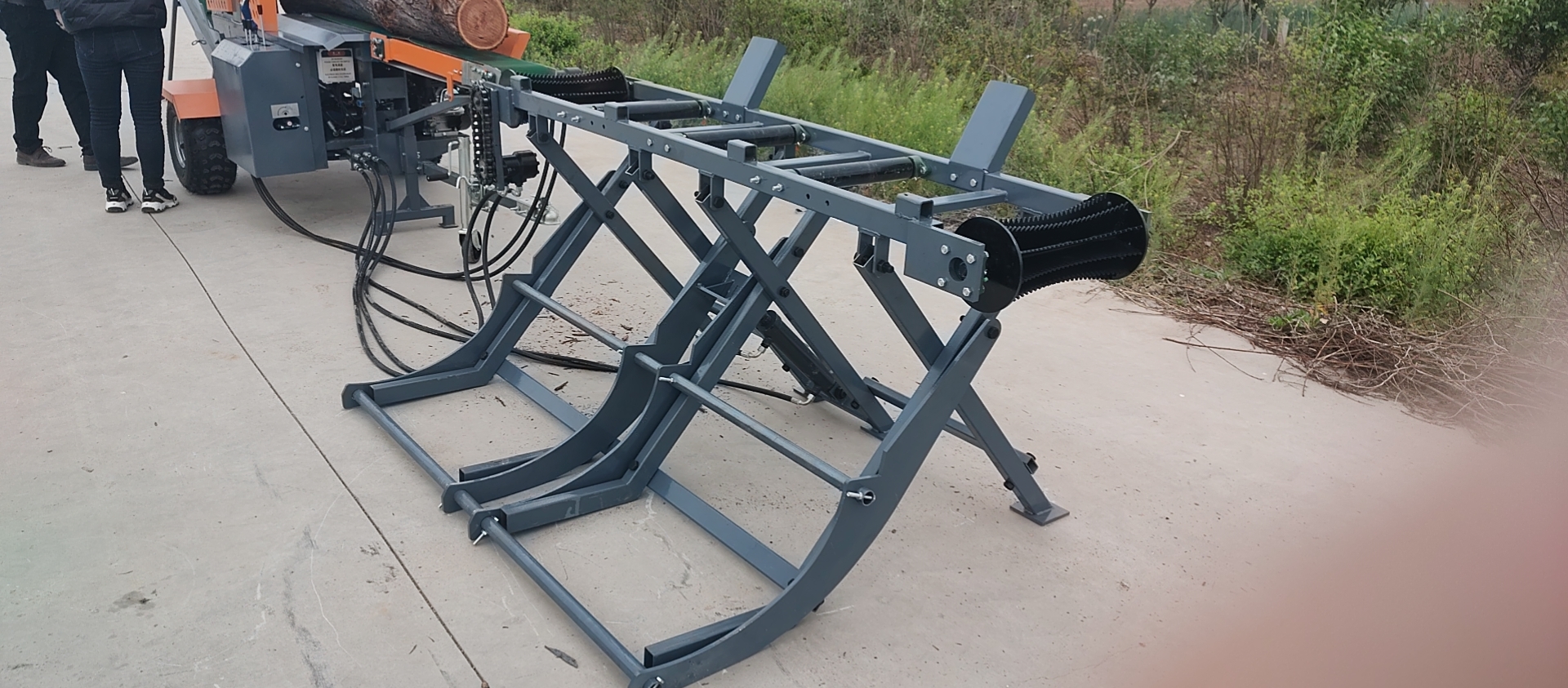 30-Ton Heavy-Duty Log Splitter & Firewood Processor - Industrial Wood Cutting Machine