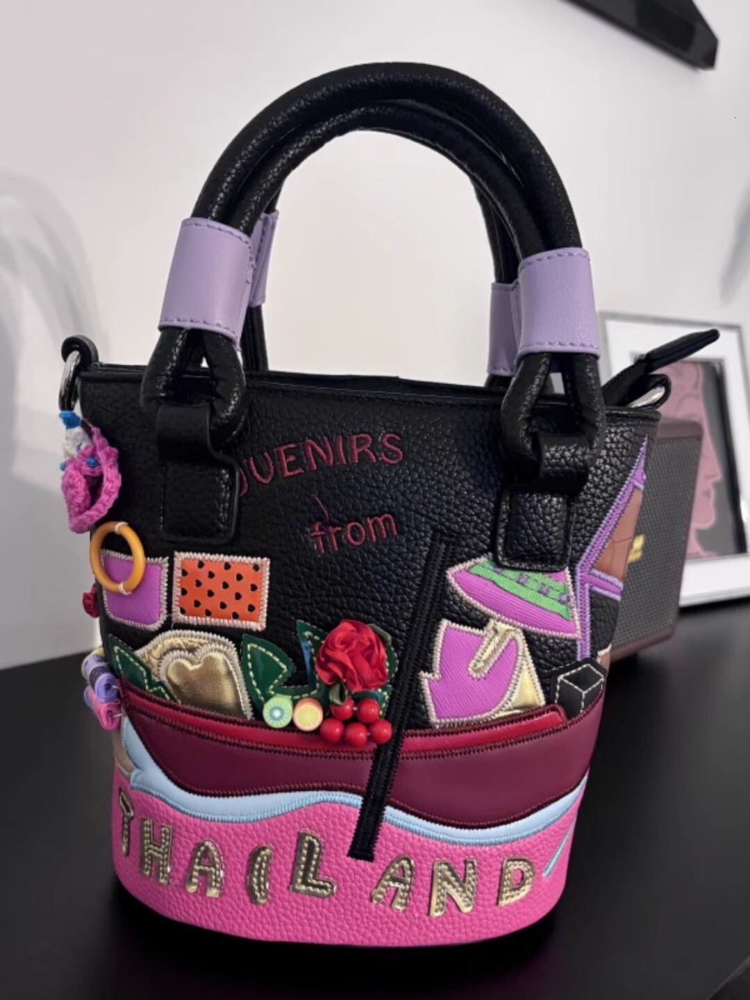 The Designer's Luxurious And Trendy Multi-functional Fashion Bucket Bag Is A Small Patchwork Embroidery 3D Crossbody Bag For Women