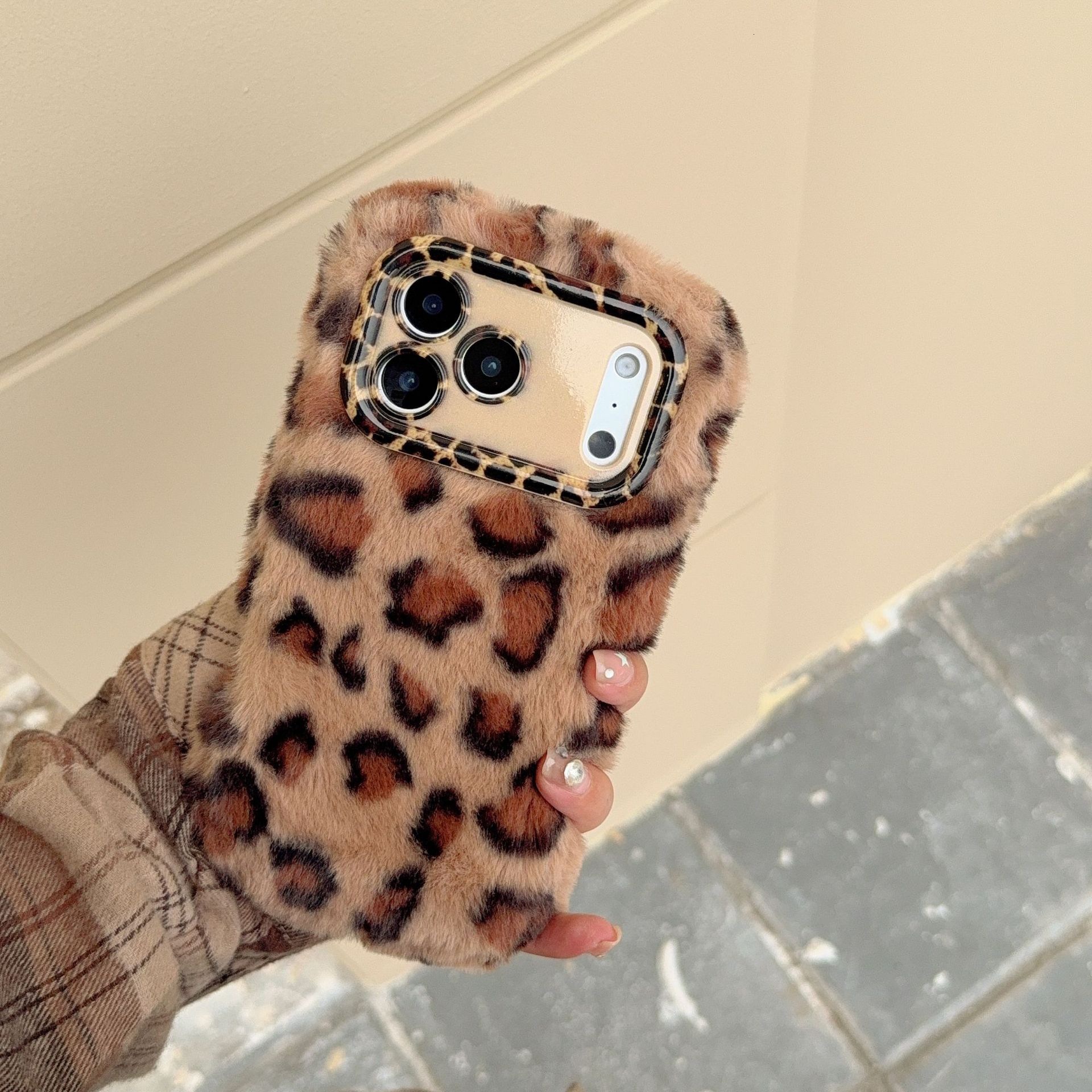 Suitable for iPhone 17 Autumn Winter Plush Leopard Print Phone Case 16 Pro Max Apple 15P with Hand Strap and Lens Stand
