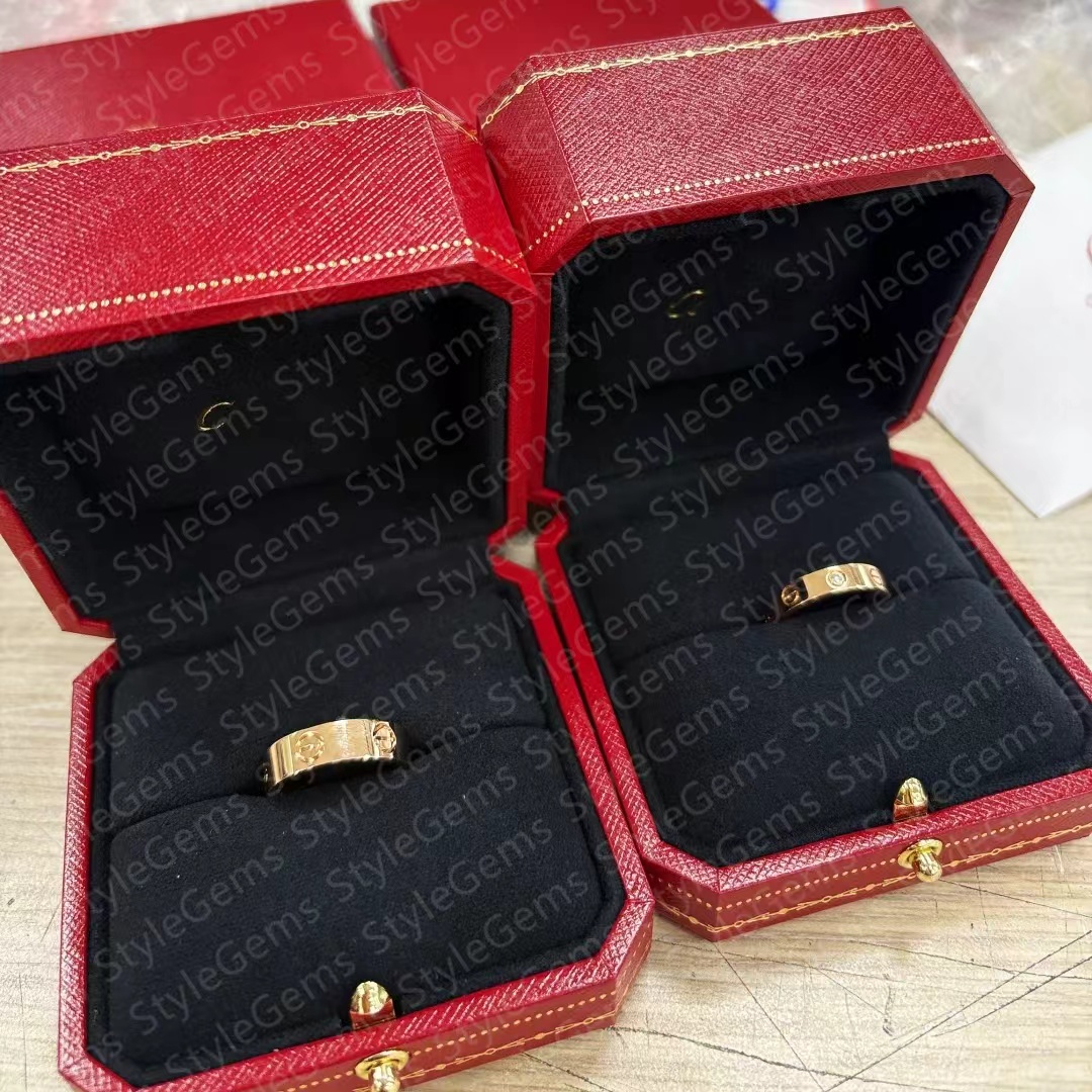 2025 Luxurys Designer Ring for Women Classic Fashion and Exquisite Love Rings Trend Band Simple Personality Style Romantic Jewelry holiday Gift good nice