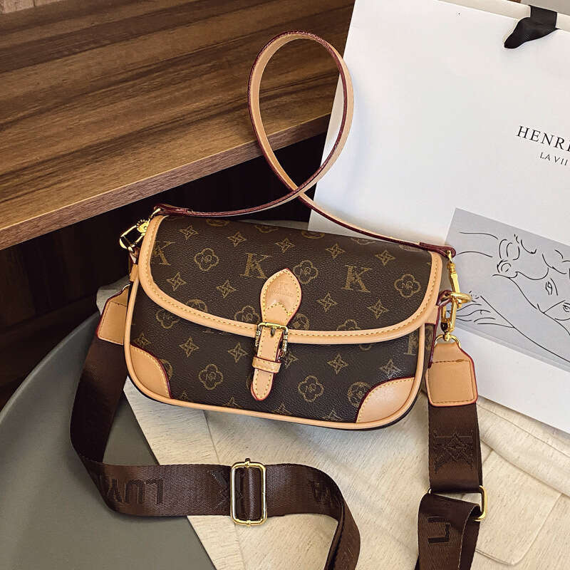 2026 New Designer Crossbody Bag Retro Underarm Fashion Handbag Small Square Shoulder Crossbody Bag with Wide Strap