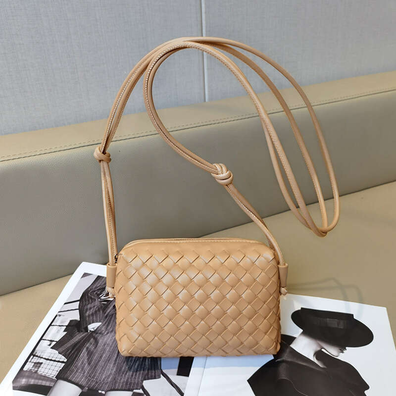 European and American Fashion Cross-Border Manufacturer Woven Small Square Women's Crossbody Casual Shoulder Phone Bag 2025 New Trend