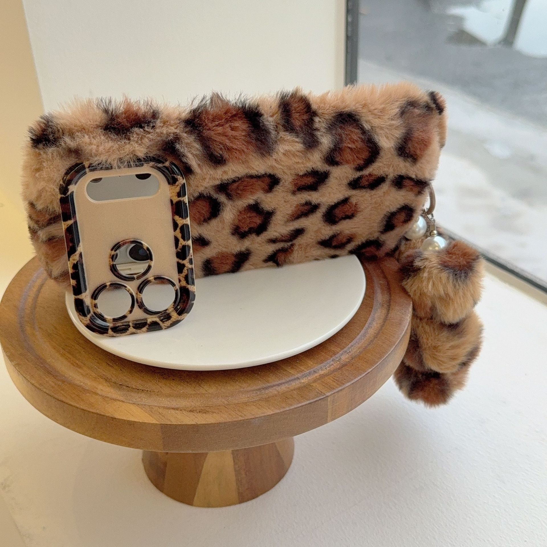Suitable for iPhone 17 Autumn Winter Plush Leopard Print Phone Case 16 Pro Max Apple 15P with Hand Strap and Lens Stand