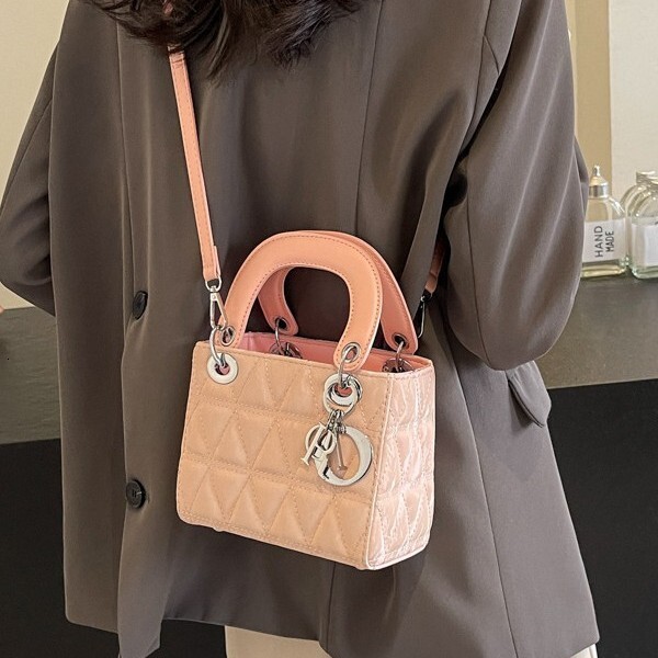 Korean Style Fashion Sweet Handbag for Women 2026 New Trend Quilted Small Square Bag Simple Crossbody Princess Diana Bag