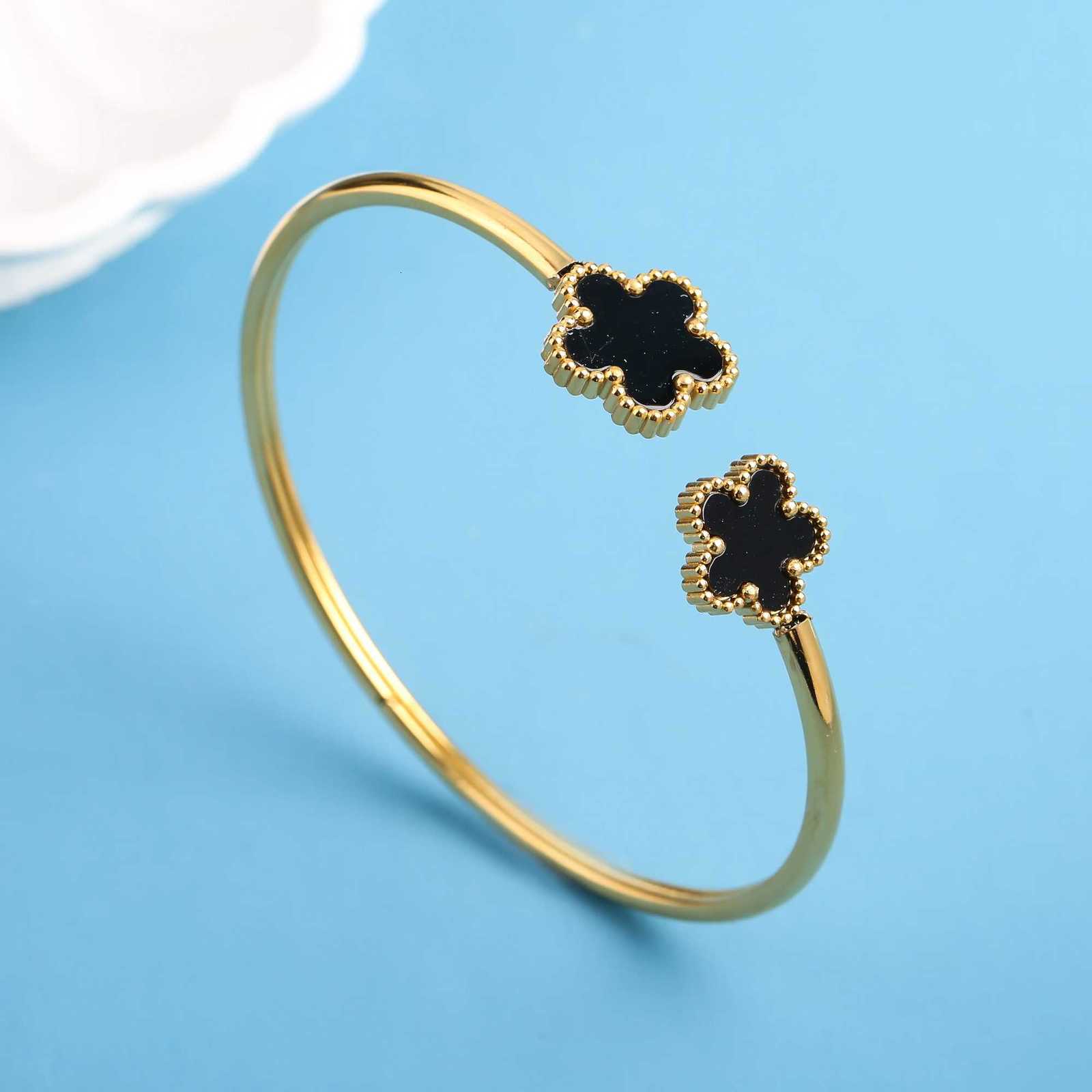 Simple Stainless Steel Shell Five- Flower OpenS Bangle Classic Luxury For Man Woman Daily Party Birthday Jewelry Gift C r M251220