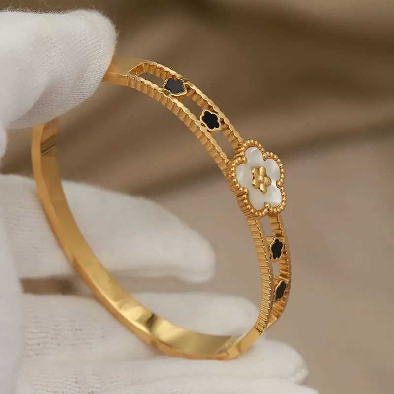 316L Classic Stainless Steel Metal Hollow Flower for Women Elegant Bangles Rust-proof Bangle Wrist Jewelry M251220