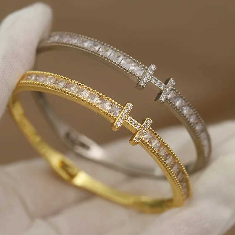 Classic Style Crystal Letter Bangles for Women Fashion Brand Jewelry Luxury Zirconia s Party Accessories M251220