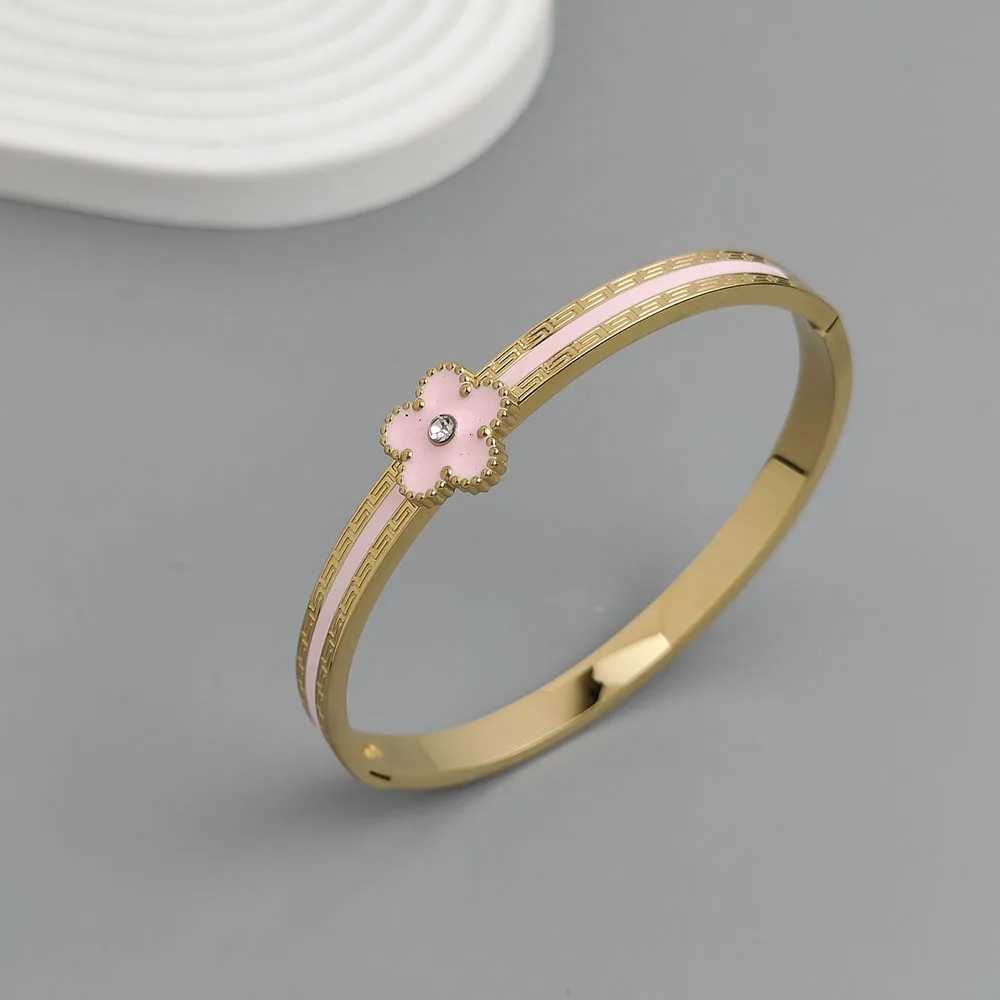 Charming five- zircon colored enamel stainless steel womens waterproof and rust-free worn by couples M251220