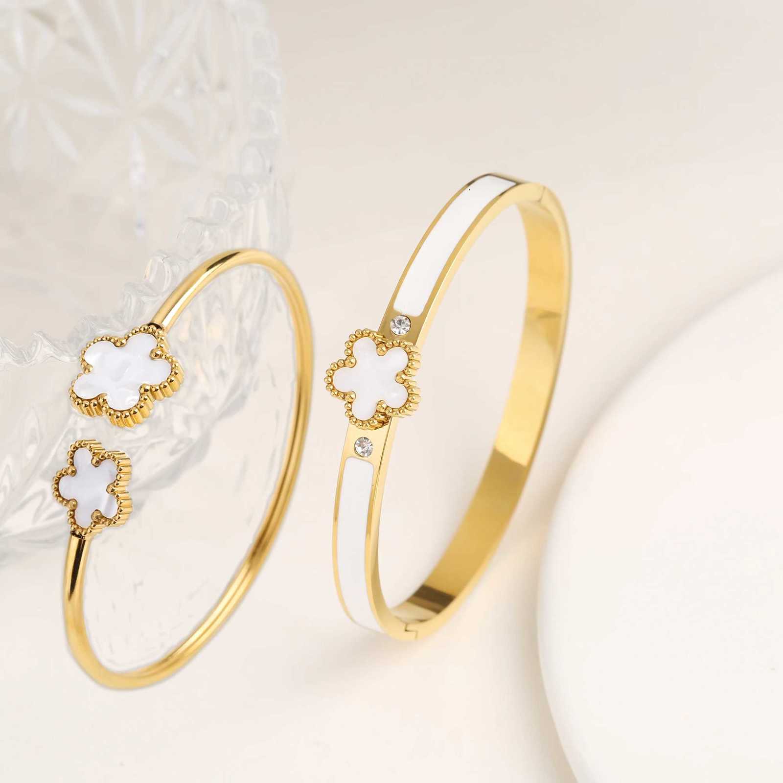 2pcs Gold Color Stainless Steel Five- Flower Bangle Simple For Woman Party Wedding Exquisite Wrist Jewelry Fine C r Gift M251220