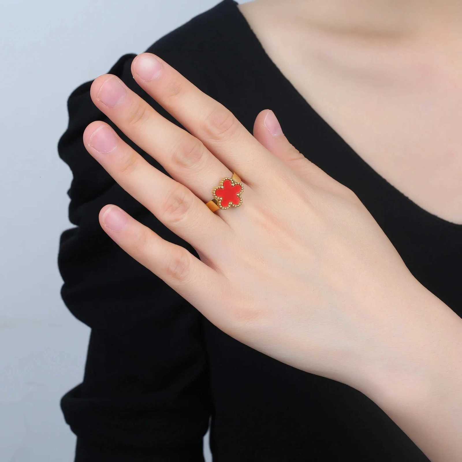 New creative enamel stainless steel plant five- flower Ring Women Girls Fashion party jewelry C r M251220