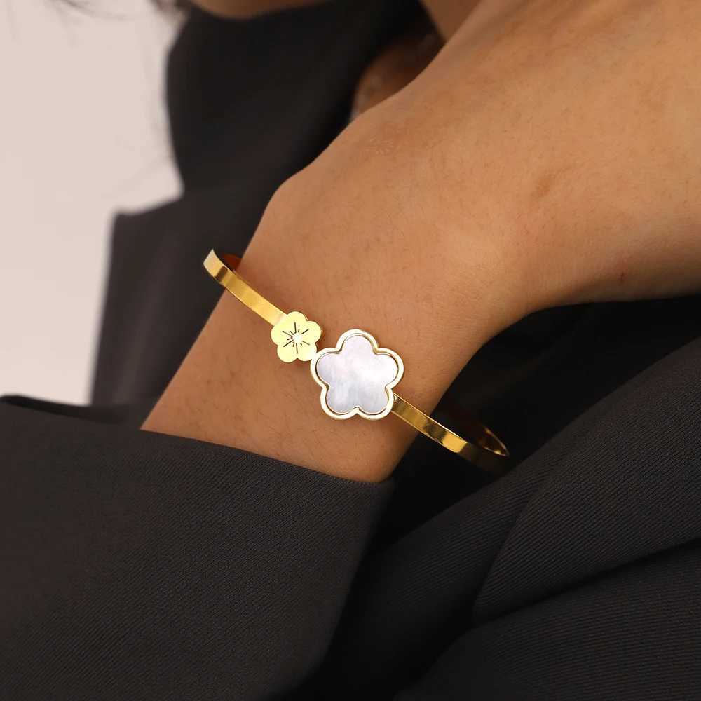 Fashion Cuff Stainless Steel Bangle for Women Accessories Rhinestone Resin Flower Gold Color Bangles Party Jewelry Gift M251220
