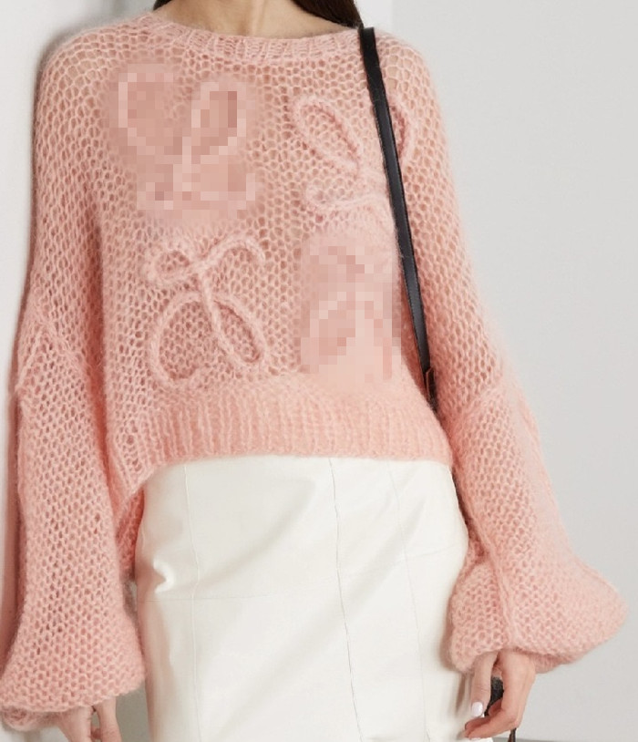 A new designer sweater with a large LOGO, made of mohair and thick knitting needles, hand-knitted in a braided style, a designer knitted sweater for women