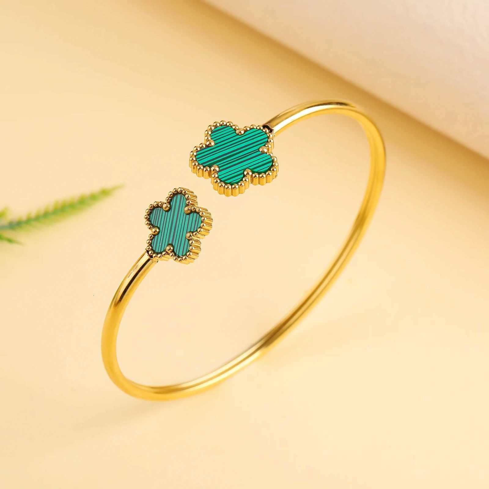 Classic luxury hot sale five- flower stainlESS steel open bangle Lucky grass bangle Girl anniversary wedding jewelry Cl M251220