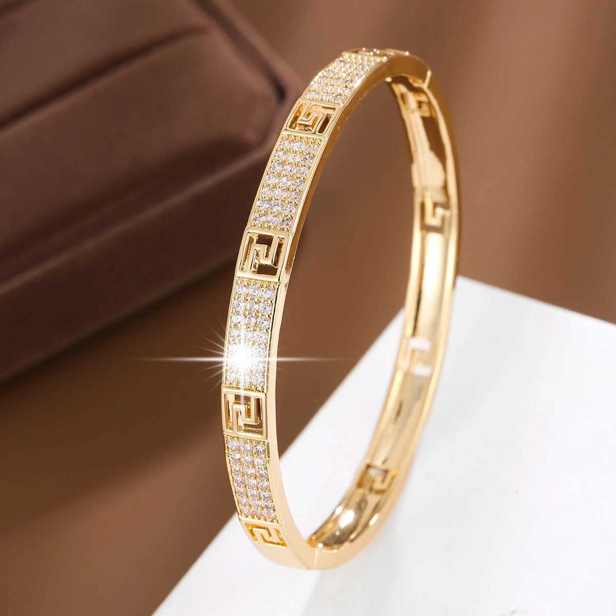 Trendy S-Shaped Design Synthetic Zirconia Womens For Banquets And Gifts Jewelry Accessory M251220