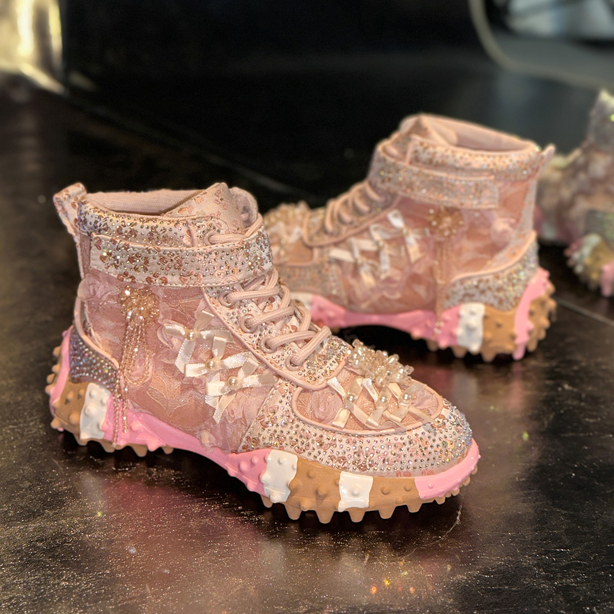 High-top Womens Designer Sneakers Fashion Rhinestone Pearl Luxury Shoes Outdoor Platform Female Sports Shoes Tennis Outdoor Hiking Anti Slip Column Ru