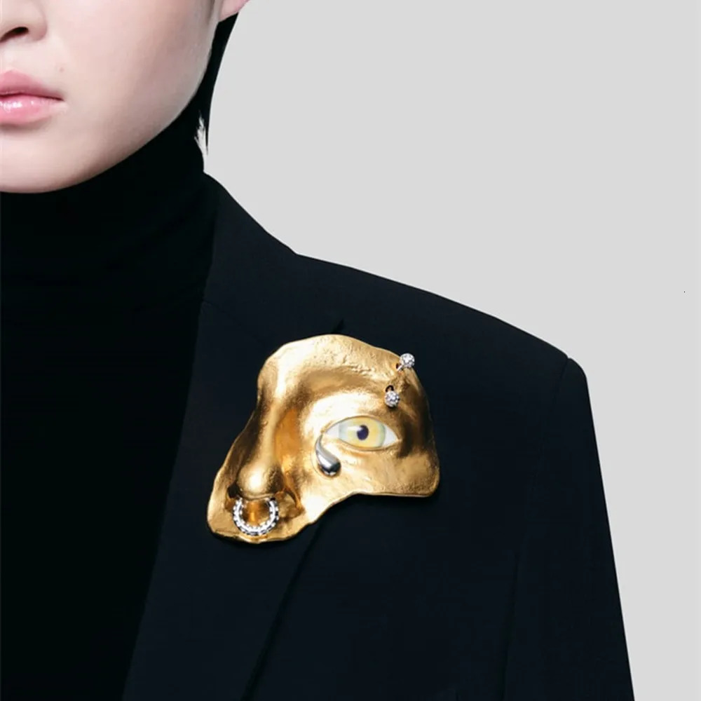 Vintage Baroque Style Alloy Plated Face Shaped Necklace For Women Fashion Jewlery Exaggerated Long Chain Necklace Accessory 251219