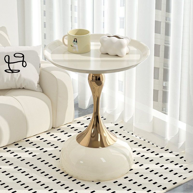 M12204 European style wrought iron side table, suitable for small apartments and home use, including sofa corner tables.
