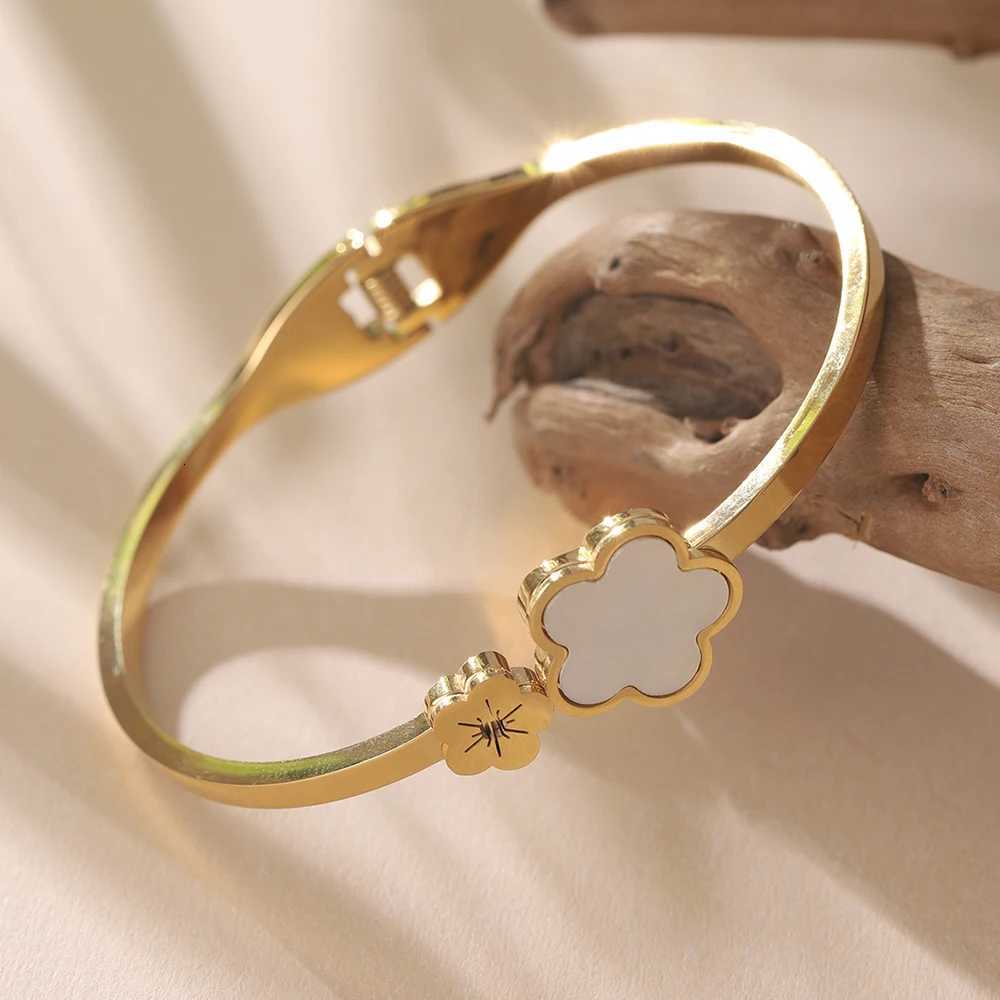 Fashion Cuff Stainless Steel Bangle for Women Accessories Rhinestone Resin Flower Gold Color Bangles Party Jewelry Gift M251220