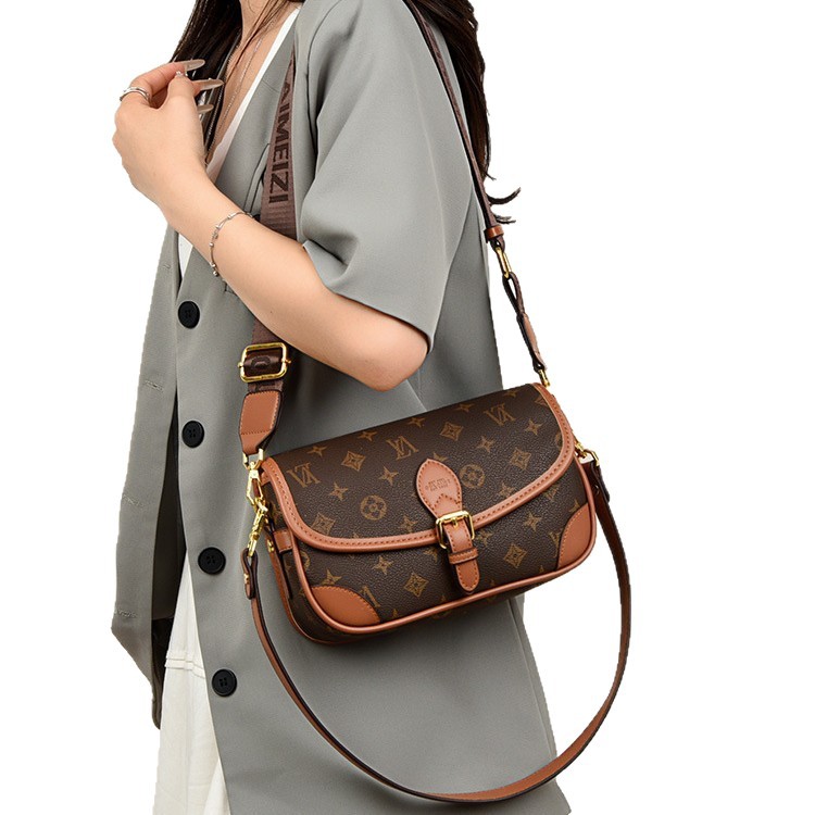 OULAIMEIZI Designer Bag 2025 New Retro Printing Stick Bag Commuting Fashion Outdoor Leisure Postman Bag Female