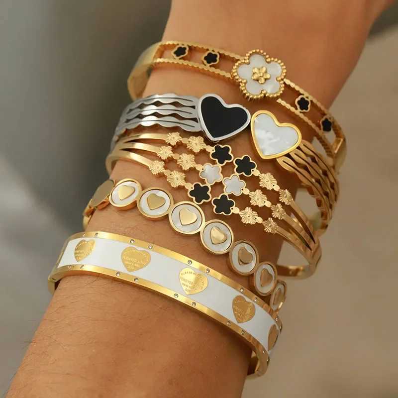 Stainless Steel Metal Oil Flower Bangles s for Women Fashion Brand Jewelry Elegant Heart Bangles Accessories M251220