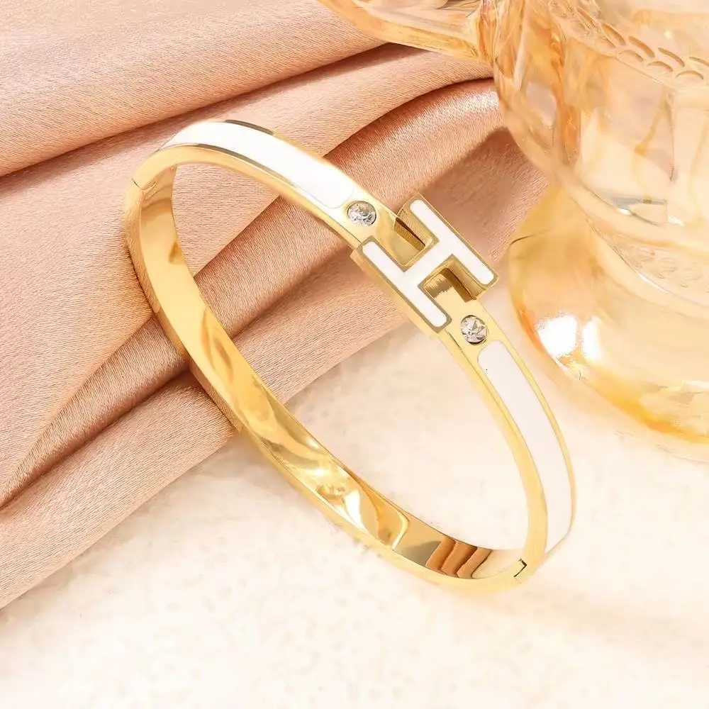European and American womens high-end oil dripping letter H gold titanium steel enamel M251220