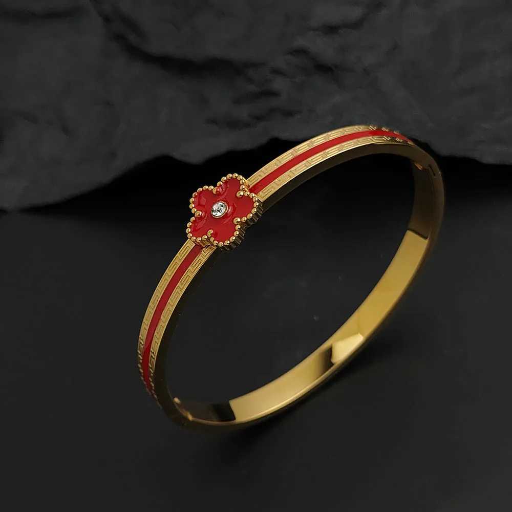 Charming five- c r zircon enamel gold-plated stainless steel womens waterproof and rust-free worn by couples M251220