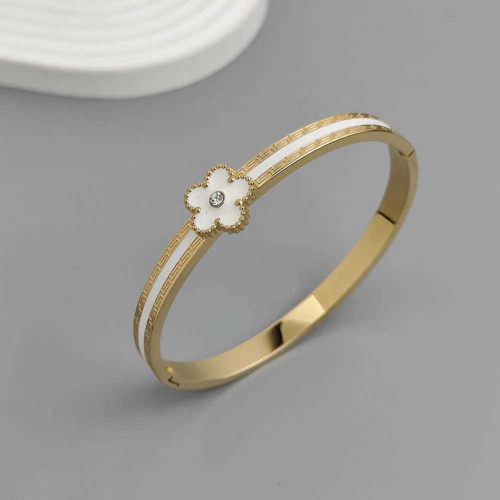 Charming five- zircon colored enamel stainless steel womens waterproof and rust-free worn by couples M251220