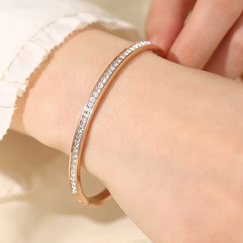 Zircon For Women StainlESS Steel Women Fashion Jewelry AccESSories M251220