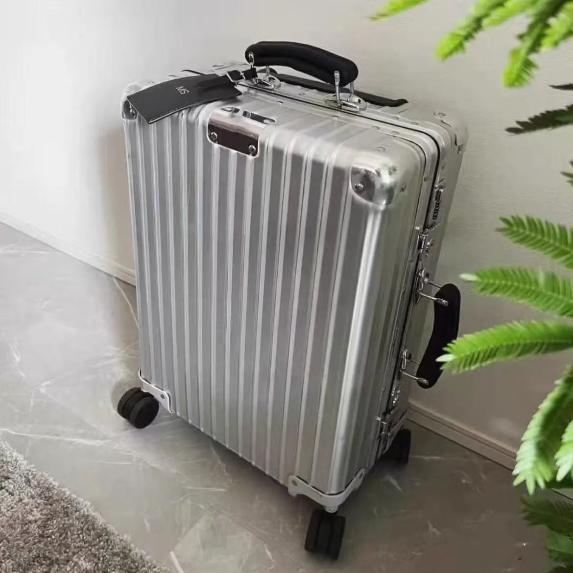 Top Quality Designer style travel suitcase with classic colored leather handle 972 retro style contrasting aluminum magnesium alloy metal luggage