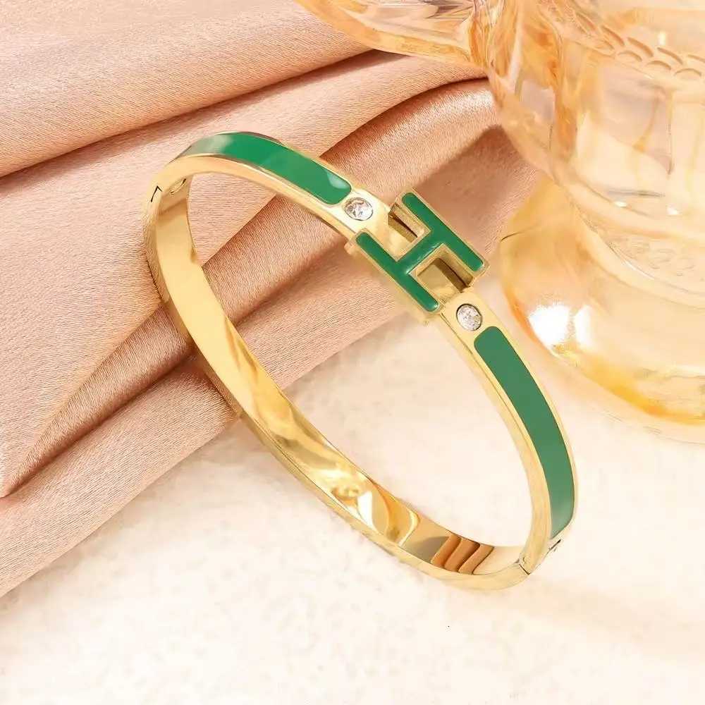 European and American womens high-end oil dripping letter H gold titanium steel enamel M251220