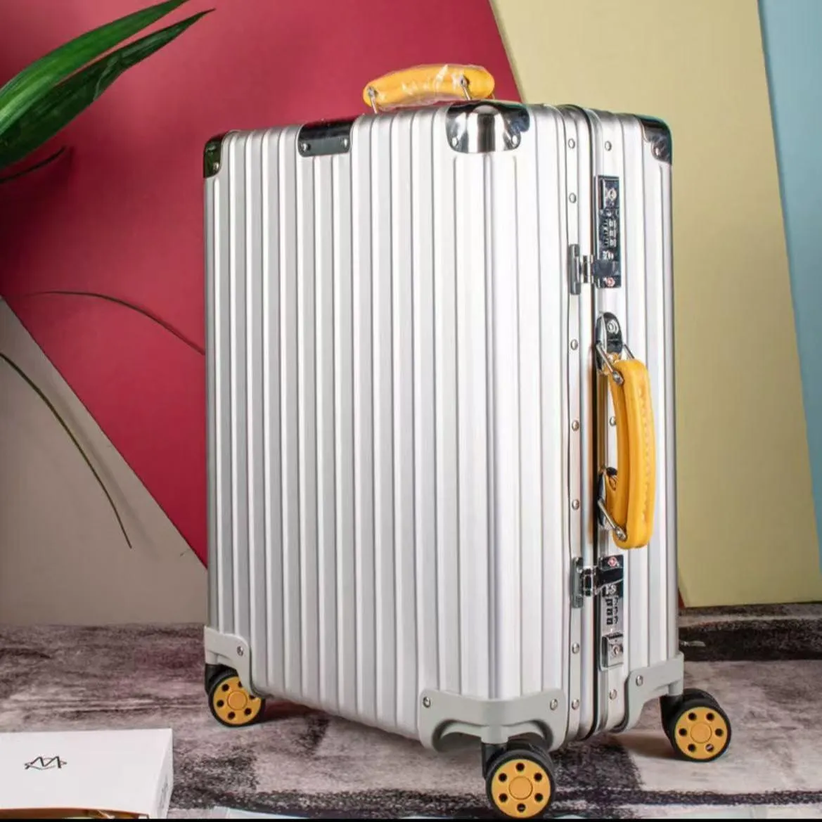 HOTSELL Designer style travel suitcase with classic colored leather handle 972 retro style contrasting aluminum magnesium alloy metal luggage