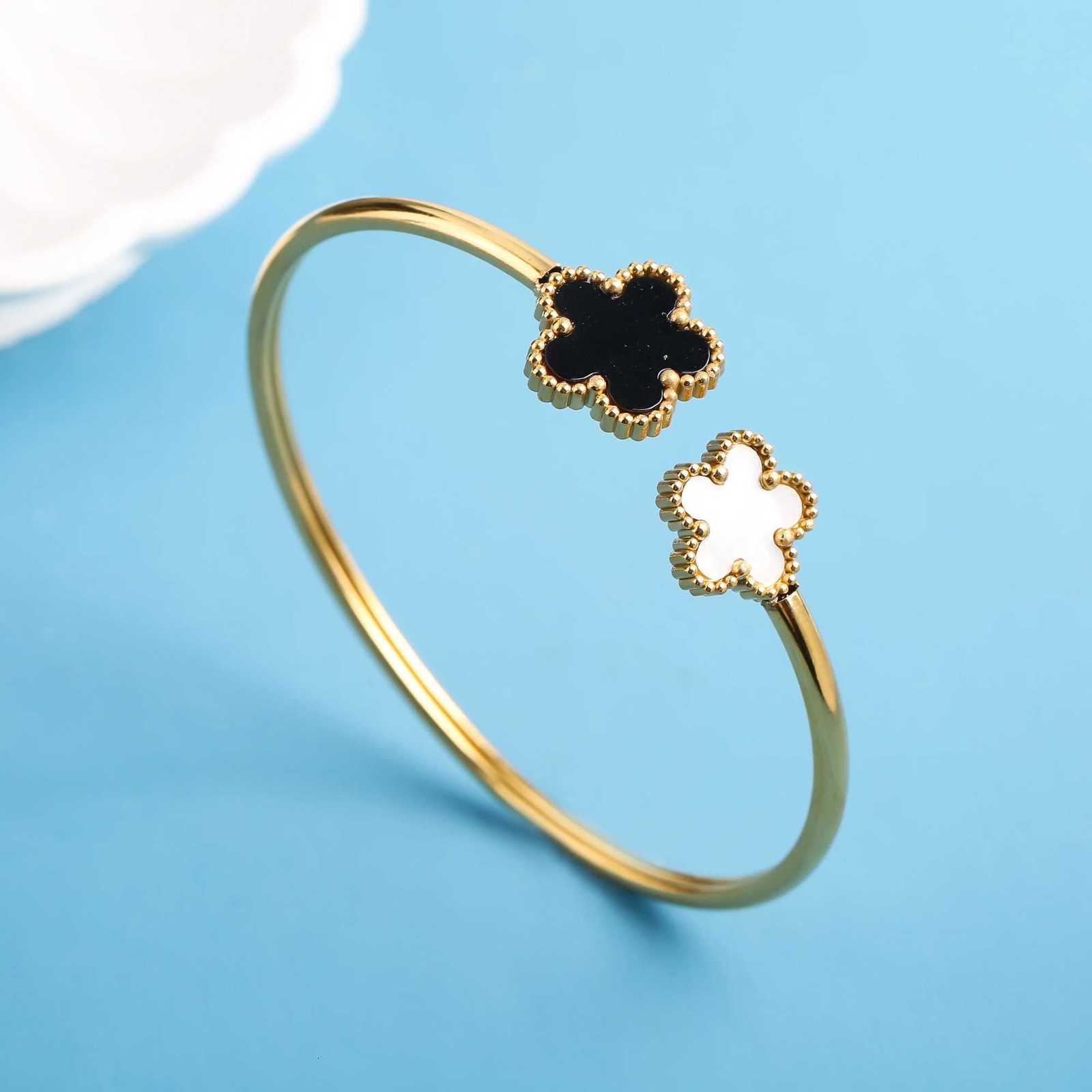 Simple Stainless Steel Shell Five- Flower OpenS Bangle Classic Luxury For Man Woman Daily Party Birthday Jewelry Gift C r M251220