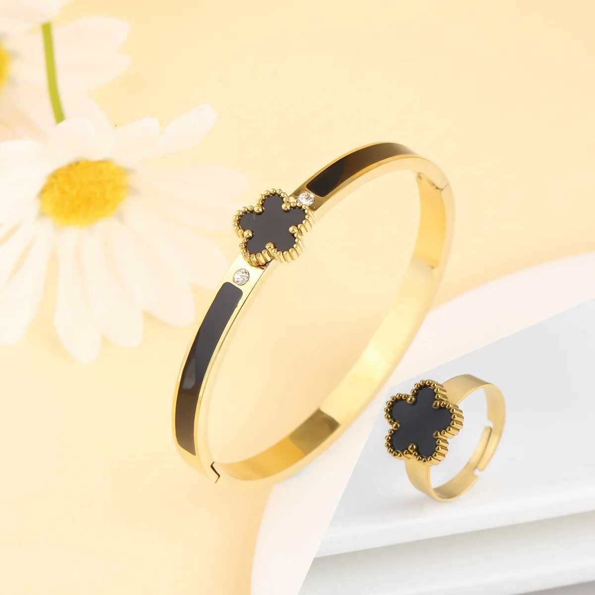 New creative enamel stainless steel plant five- flower Ring Women Girls Fashion party jewelry C r M251220