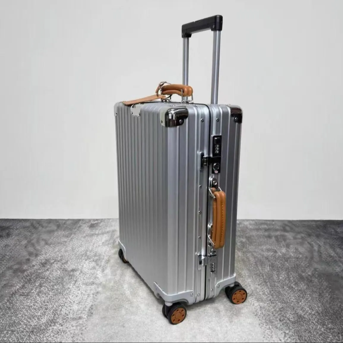 Top Quality RMW Designer style travel suitcase with classic colored leather handle 972 retro style contrasting aluminum magnesium alloy metal luggage