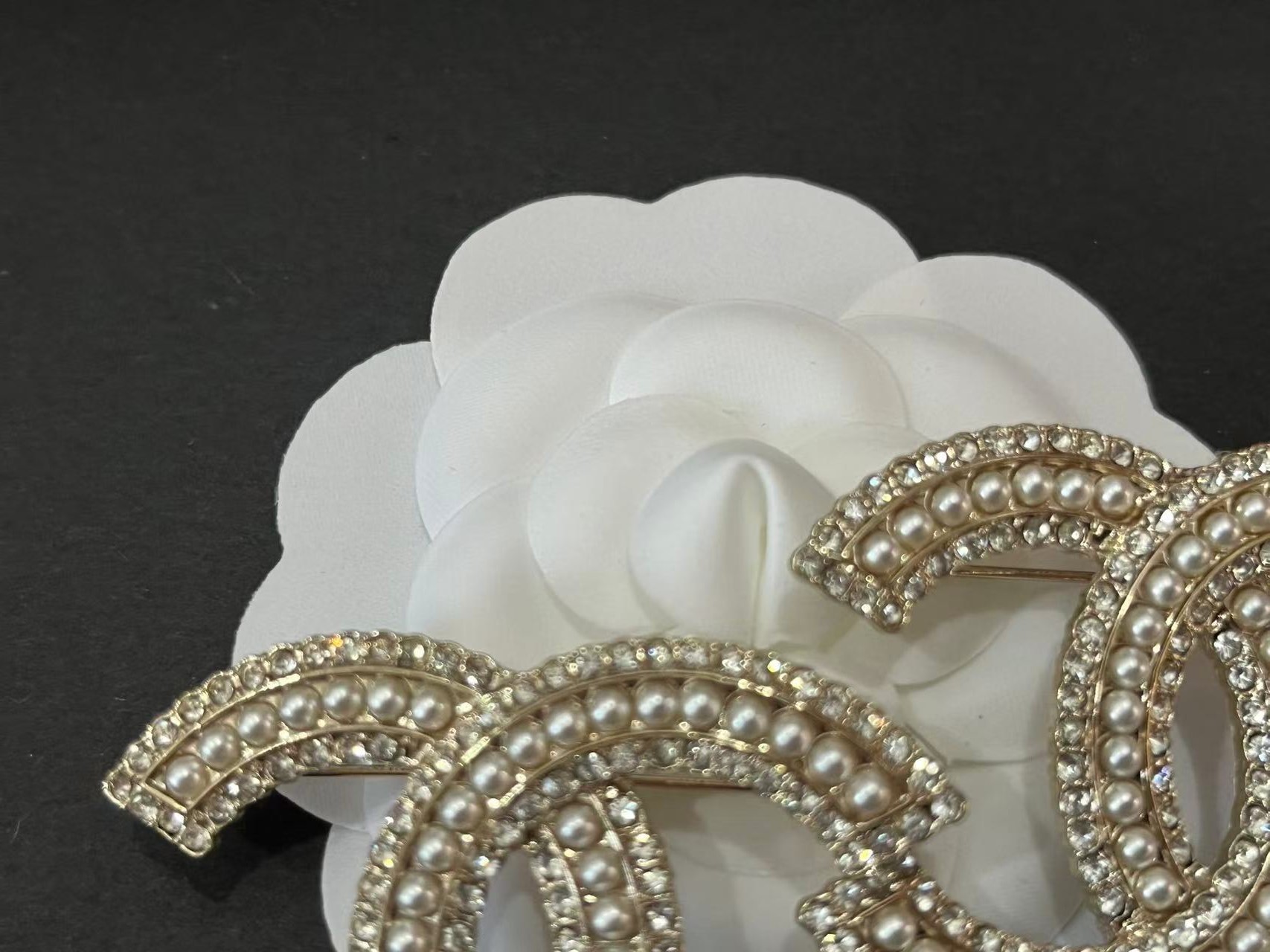 Vintage Designer Brooch Pin Crysta Pearl Brooches For Men and Women Designer Jewelry with stamp For Lover Wedding With Flannel Bag or Box