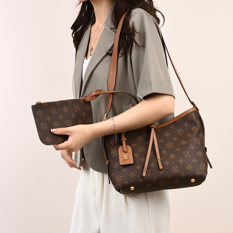 OULAIMEIZI Designer Bag 2025 Large Capacity Commuter Leisure Tote Bag for Women Light Luxury Printed Versatile Fashion Shoulder Bag