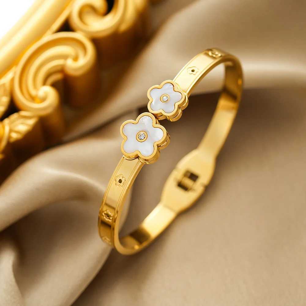 Trendy Simple Shell Flower s for Women 3 Colors Stainless Steel Can Open Bangles Hand Accessories Jewelry Christmas Gift M251220