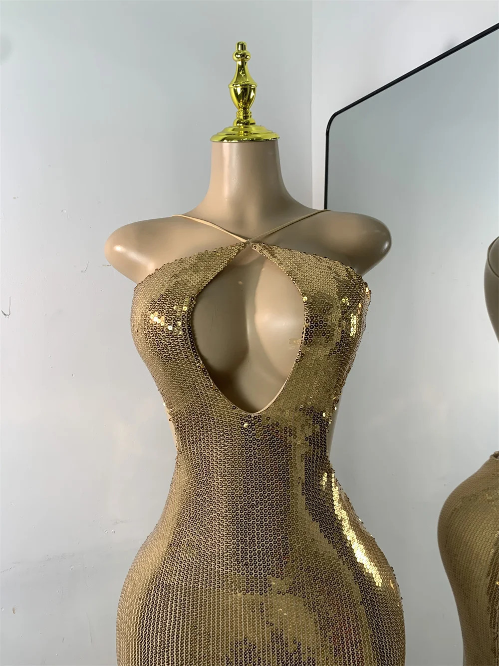 Sequins Gold Party Dress Women Sexy Halter Backless Evening Birthday Gown Hollow Out Celebrity Gala Music Festival Dress 251211