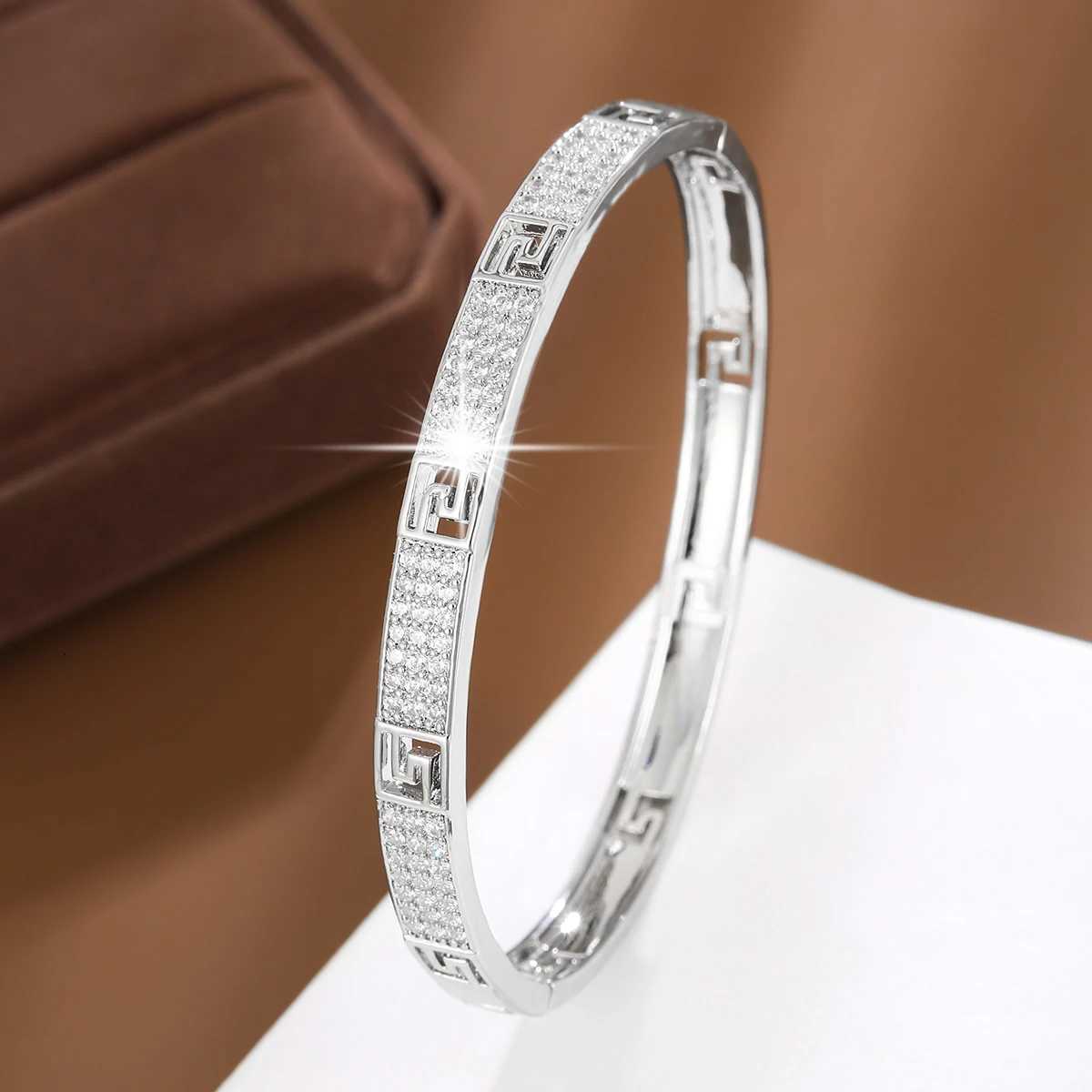 Trendy S-Shaped Design Synthetic Zirconia Womens For Banquets And Gifts Jewelry Accessory M251220